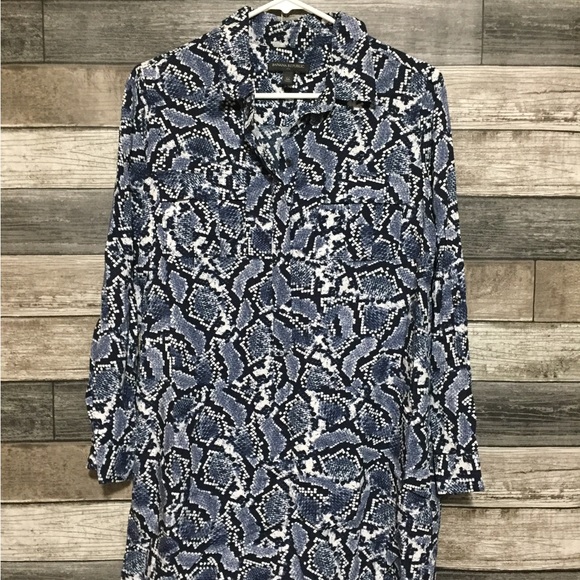 Banana Republic Snake Print 1/2 Button Shirt Women’s 10P Blue Rayon Tunic - Picture 4 of 9